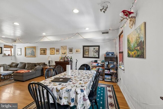 Building Photo - 615 S 11th St