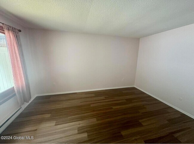 Building Photo - 9 Donna Lynn Dr