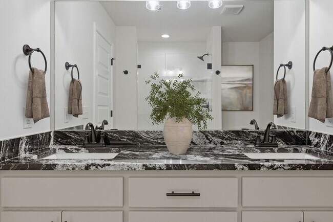 Building Photo - 4 Bedroom Home in Owasso – Open Floor Plan + Modern Finishes