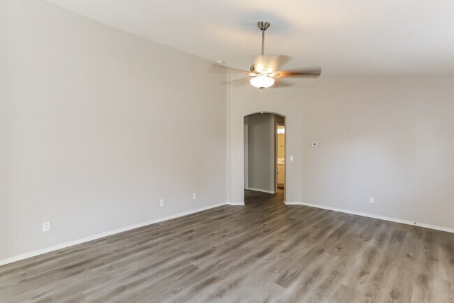 Building Photo - 10843 E Clovis Ave