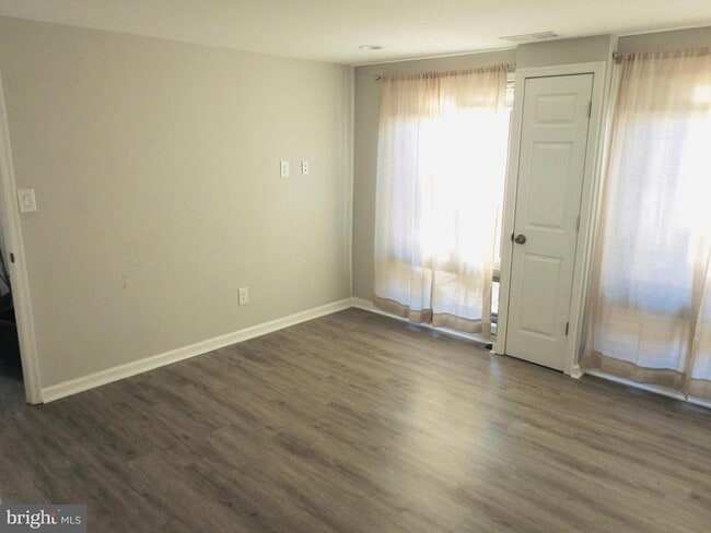 Building Photo - 9611 Brassie Way