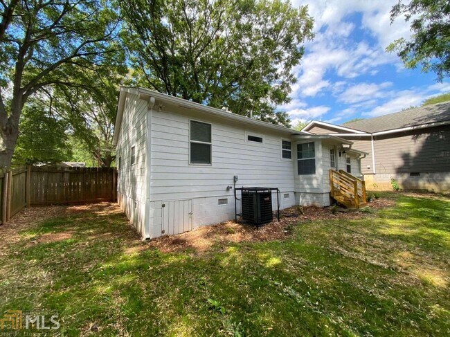 Building Photo - 1127 Dobbs Dr SE