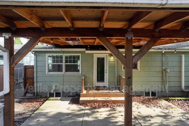 Building Photo - 1025 Terrace Dr NW