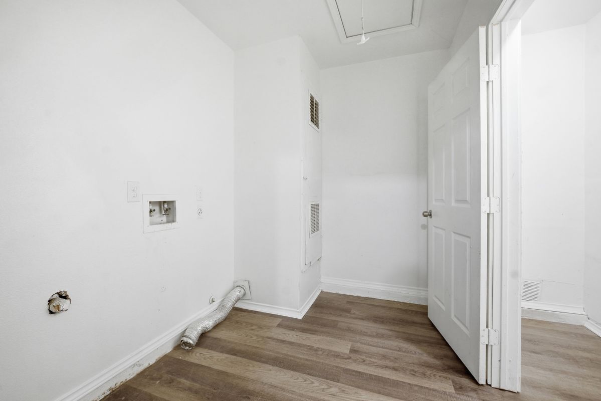 Building Photo - 5722 Misty Glen