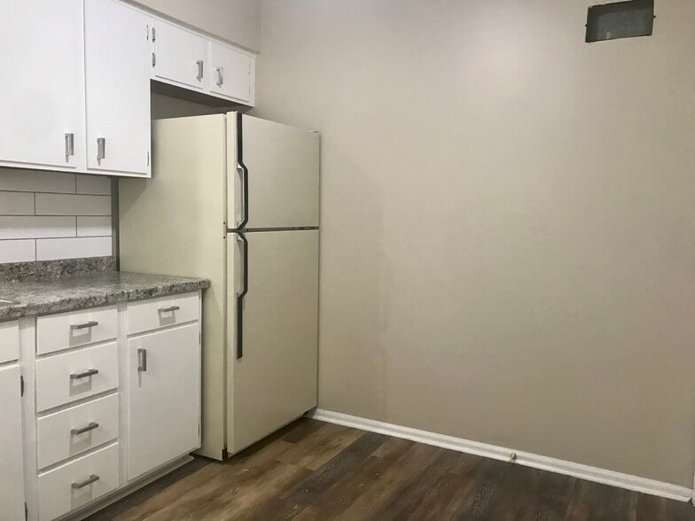 Building Photo - 8732 W 70th St