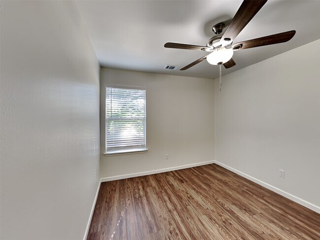 Building Photo - 16778 Fallen Timbers Dr