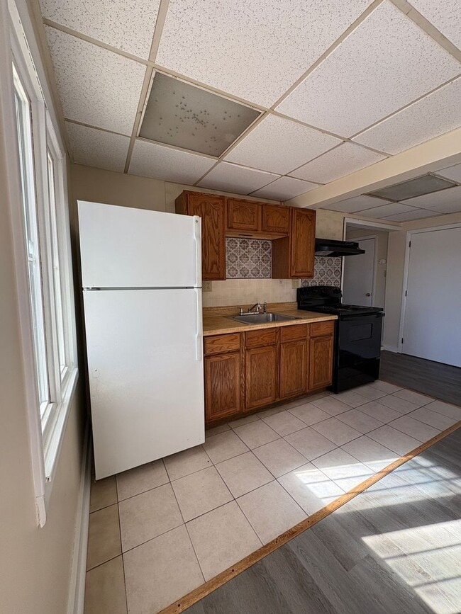 Building Photo - 114-116 Knight St