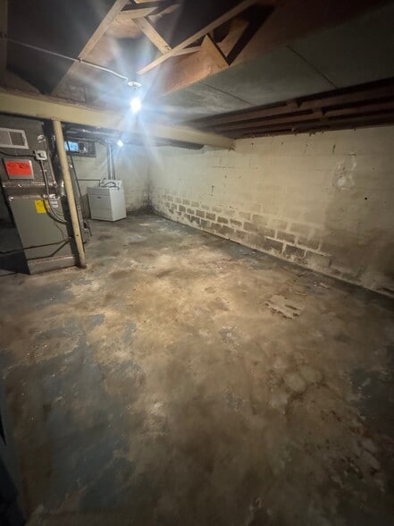 Building Photo - 6012 N 39th St