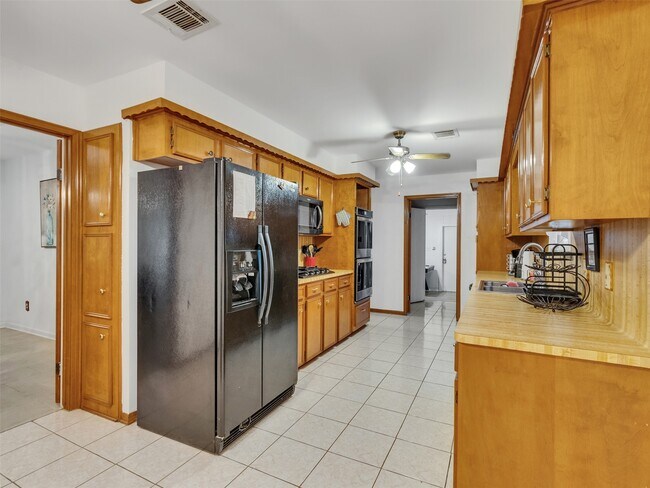 Building Photo - 4002 Thistledown Dr