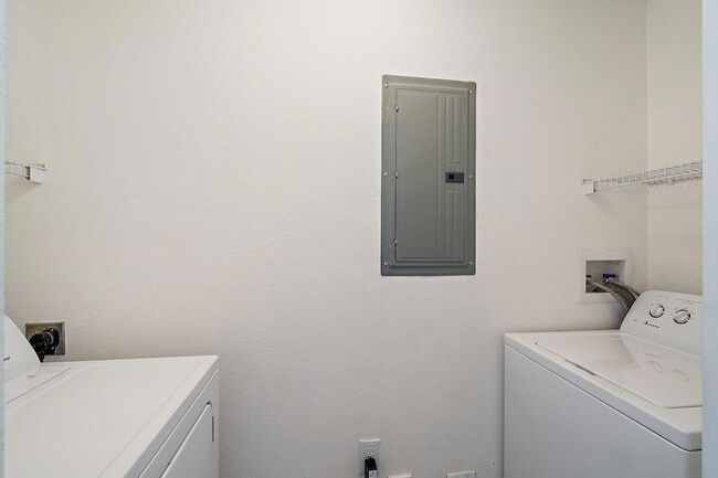 Building Photo - 2803 Sarento Pl