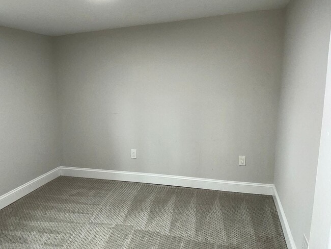 Building Photo - Fully updated 4BR 3BA single family rambler in Twinbrook Forest