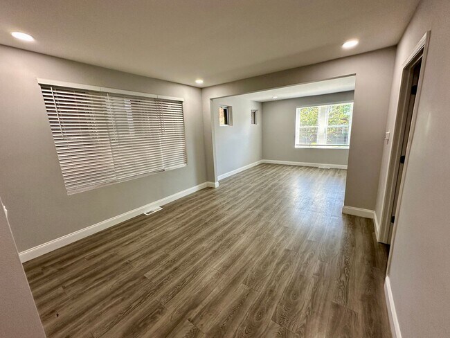 Building Photo - Beautifully rehabbed unit in Tower Grove S...