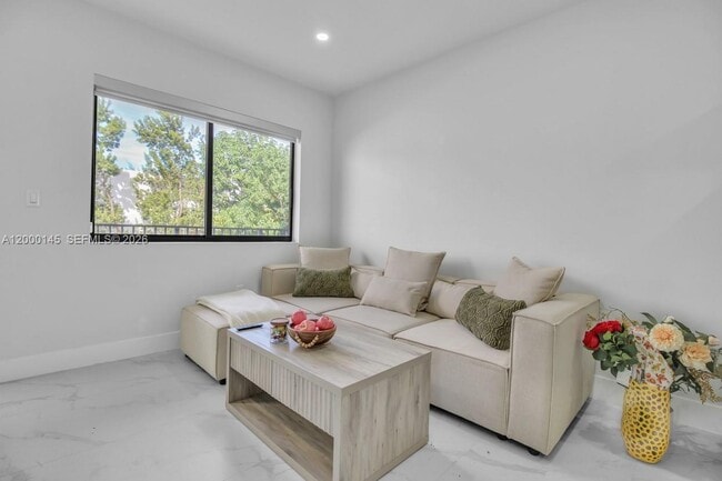 Building Photo - 944 Jefferson Ave