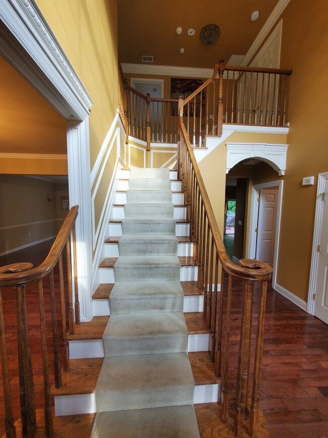 Building Photo - Beautiful, large home with finished baseme...