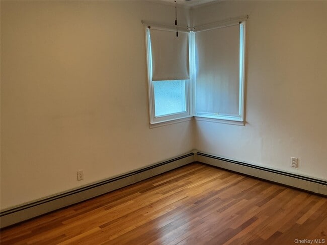 Building Photo - 4 Hitchcock Ln