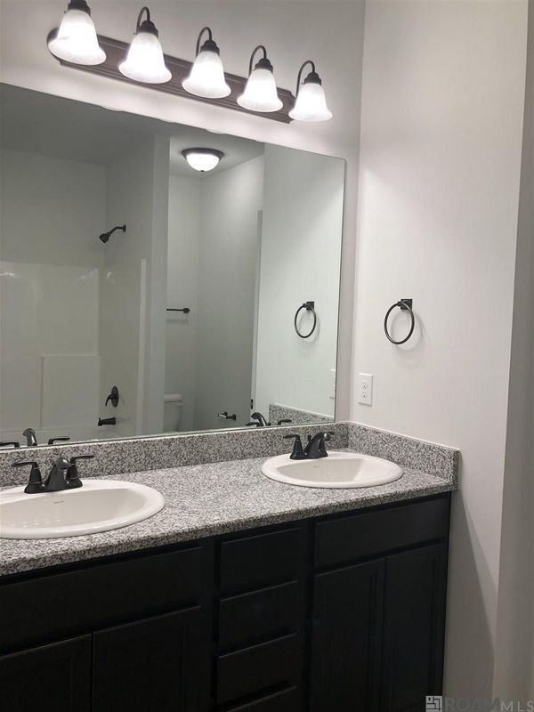 Building Photo - 26612 Parkwood Dr