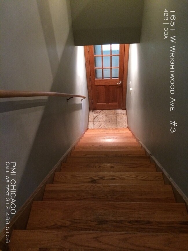 Building Photo - 1651 W Wrightwood Ave