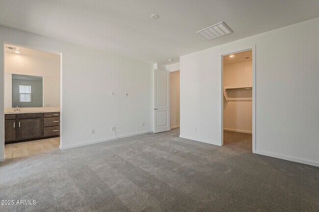 Building Photo - 2434 W Rowel Rd