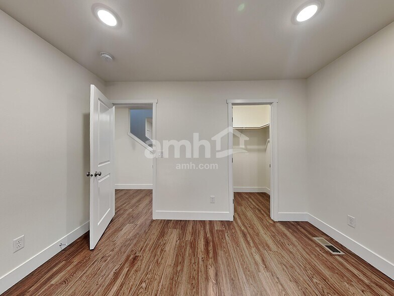 Building Photo - 23379 SE Dogwood St