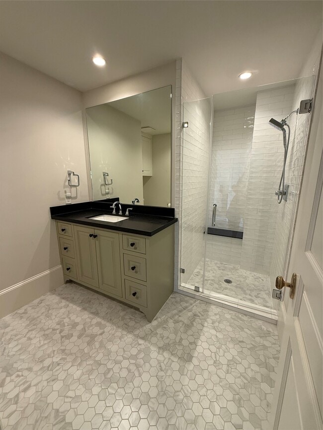 Building Photo - 2506 Blue Bonnet Blvd