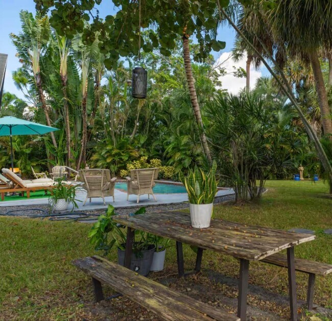 Building Photo - 1256 Palmetto Rd