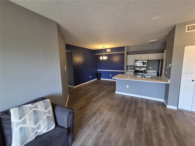 Building Photo - 5572 Metrowest Blvd