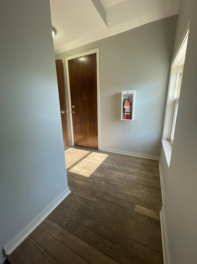 Building Photo - 725 Church St