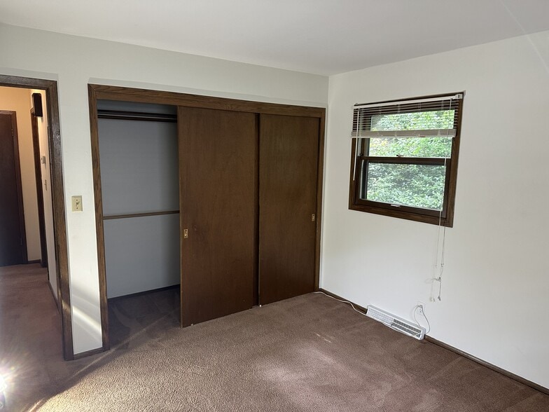 Livingroom2 - 1331 Martha Washington Dr