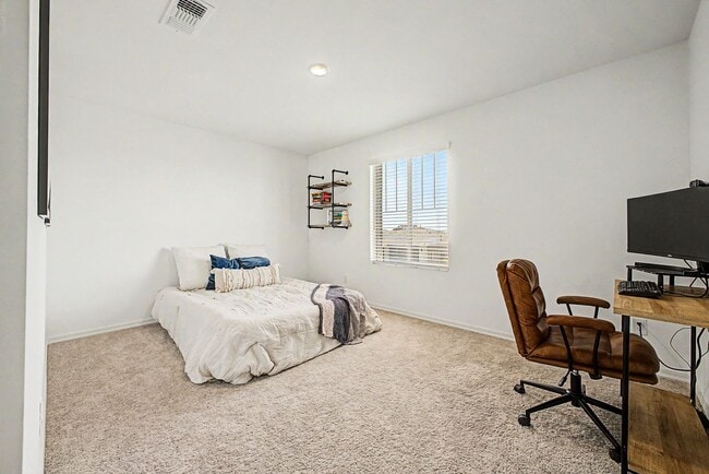 Building Photo - 7598 W Smoketree Dr