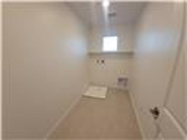 Building Photo - Beautiful 4 bedroom House