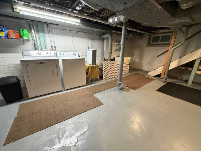Building Photo - 1805 Baker Ave