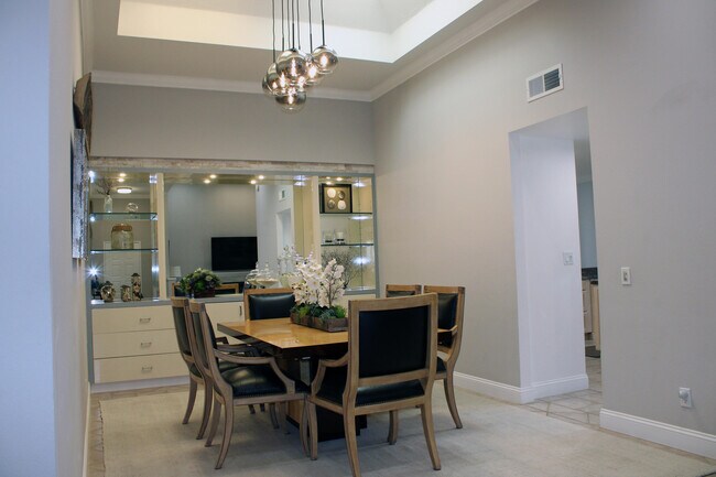 Building Photo - 55069 Oak-Hill