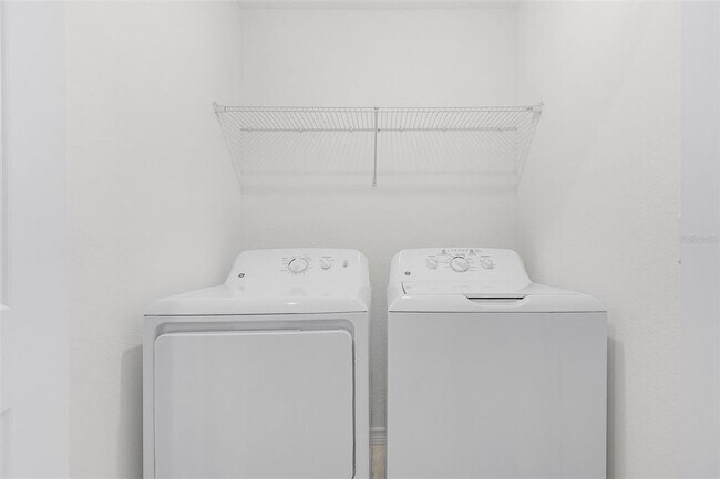 Building Photo - 14211 Heritage Landing Blvd