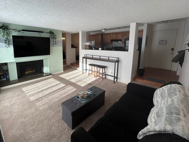 Building Photo - 2510 W Manor Pl