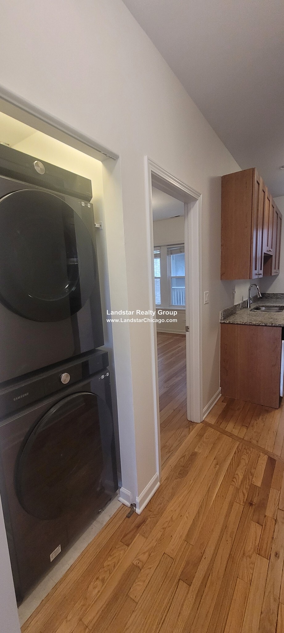 Building Photo - 4946 N Ridgeway Ave