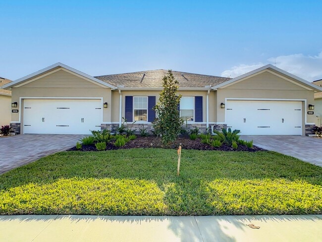 Building Photo - Villa Home in West Port - 3/2/2 close to s...