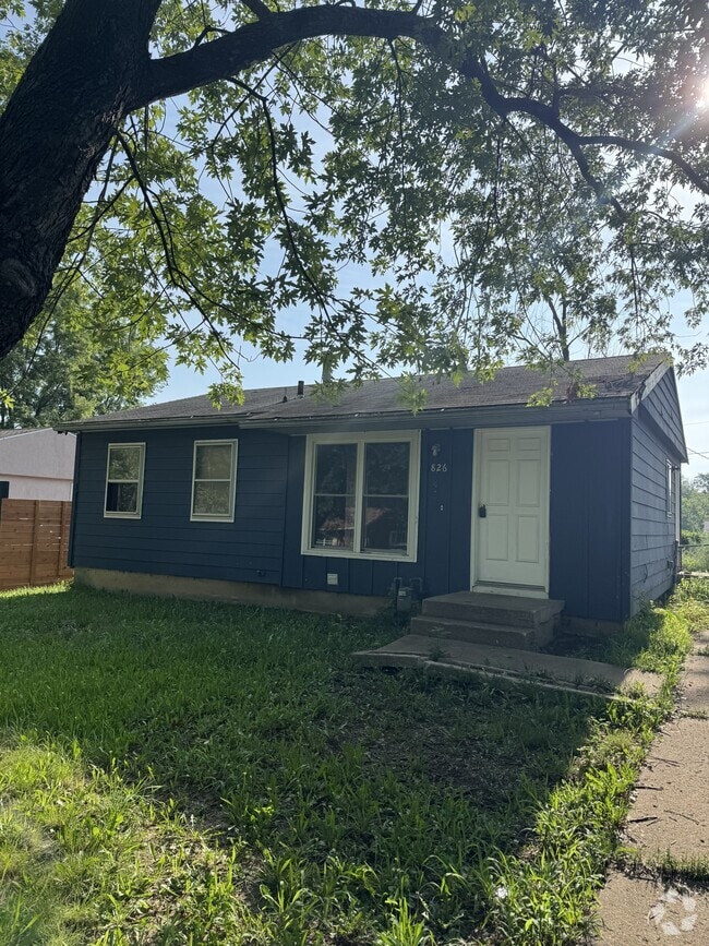 Building Photo - 826 SE Eastgate Dr