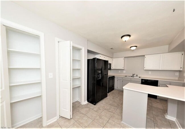 Building Photo - 176 White Cedar Ln
