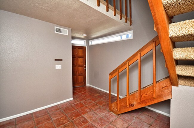 Building Photo - Charming La Costa Condo!