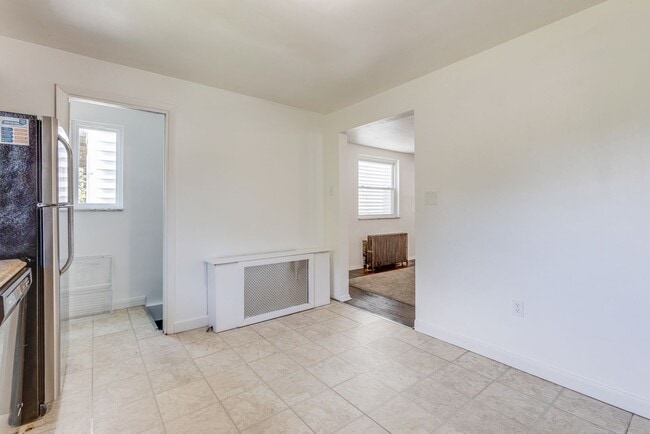 Building Photo - 606 Chess St