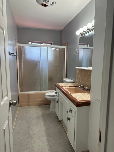 Bathroom 2 - 4580 55th St