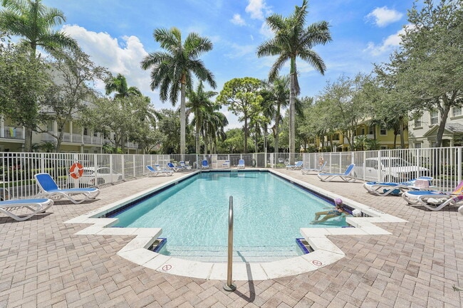Building Photo - 128 W Royal Palm Cir