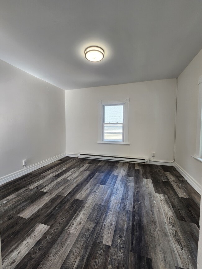 Building Photo - 92 Twiss St