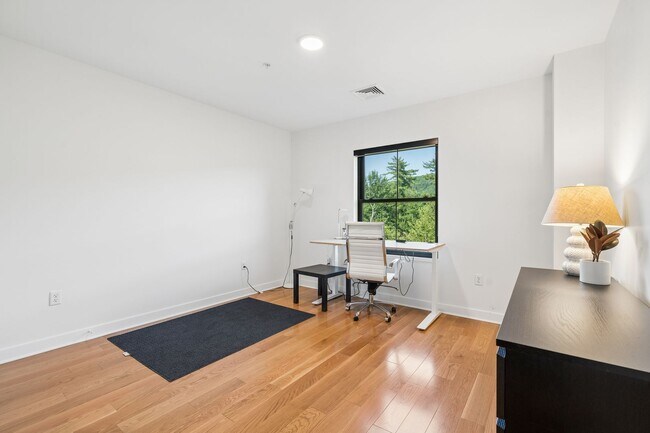 Building Photo - 69 Etna Rd