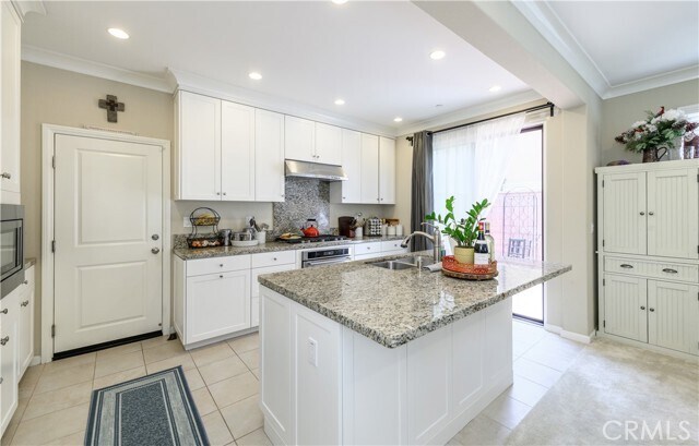 Building Photo - 112 Crescent Moon