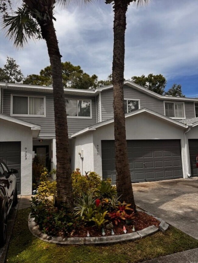 Primary Photo - Luxury 3 bedroom 2 bathroom townhome avail...