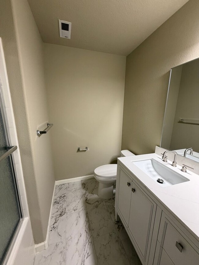 Building Photo - 6108 NE 84th Ave