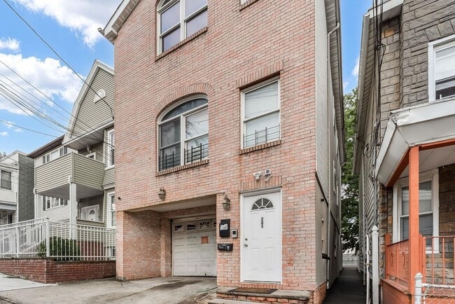 Building Photo - 285 Claremont Ave