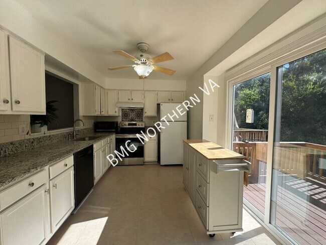 Building Photo - 7343 Rokeby Dr