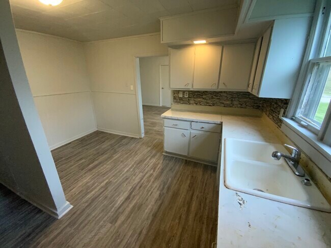 Building Photo - 56 Bismark St